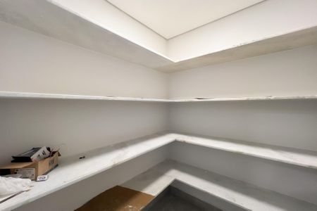 Casa de condomínio à venda com 759m², 5 quartos e 8 vagas Casa de condomínio à venda com 759m², 5 quartos e 8 vagasDespensa
