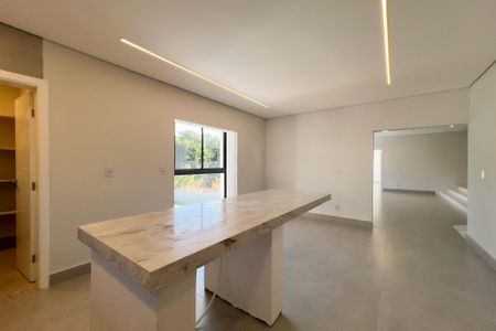 Casa de condomínio à venda com 759m², 5 quartos e 8 vagas Casa de condomínio à venda com 759m², 5 quartos e 8 vagasCozinha