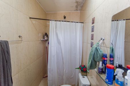 Casa à venda com 141m², 3 quartos e 2 vagas Casa à venda com 141m², 3 quartos e 2 vagasBanheiro da Suíte no 2° Andar