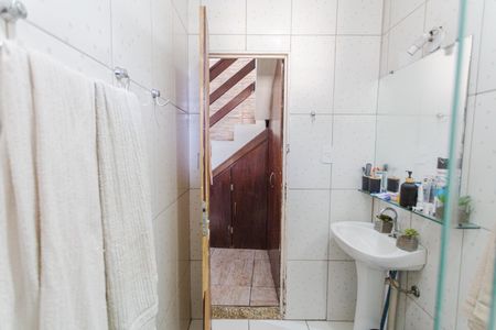 Banheiro Social de casa à venda com 3 quartos, 141m² em Vila São Paulo, Belo Horizonte
