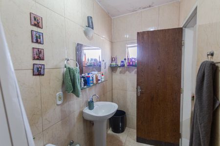 Casa à venda com 141m², 3 quartos e 2 vagas Casa à venda com 141m², 3 quartos e 2 vagasBanheiro da Suíte no 2° Andar