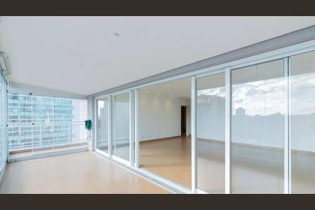 Apartamento para alugar com 169m², 2 quartos e 3 vagas