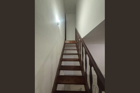 Escada de casa de condomínio para alugar com 2 quartos, 120m² em Tanque, Rio de Janeiro