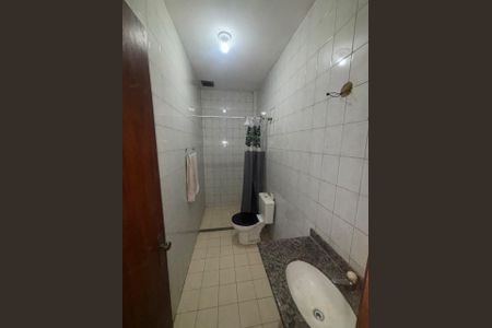 Banheiro de casa de condomínio para alugar com 2 quartos, 120m² em Tanque, Rio de Janeiro
