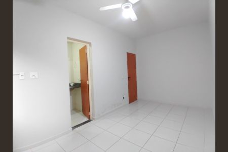 Sala de apartamento para alugar com 3 quartos, 75m² em Jardim Patricia, Uberlândia