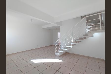 Casa de condomínio para alugar com 95m², 3 quartos e 2 vagasSala