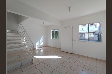 Casa de condomínio para alugar com 95m², 3 quartos e 2 vagasSala