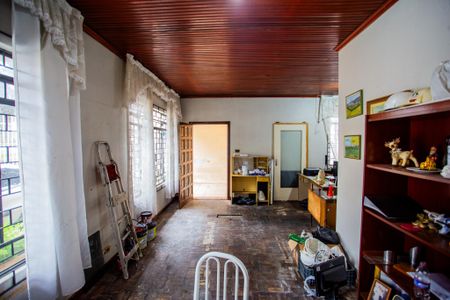Casa à venda com 5 quartos, 250m² em Bacacheri, Curitiba
