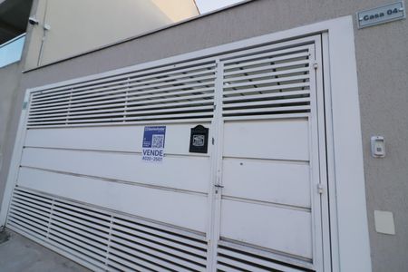Casa à venda com 62m², 2 quartos e 2 vagasFachada