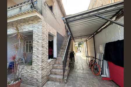 Casa para alugar com 80m², 2 quartos e sem vagaEscada