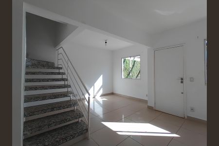 Casa de condomínio para alugar com 95m², 3 quartos e 2 vagasSala