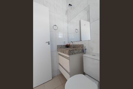 Casa de condomínio para alugar com 95m², 3 quartos e 2 vagasBanheiro