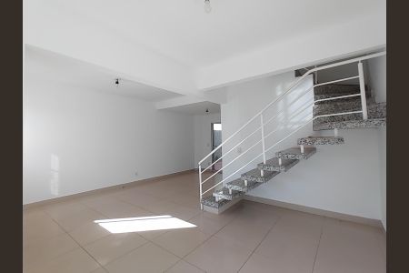 Casa de condomínio para alugar com 95m², 3 quartos e 2 vagasSala