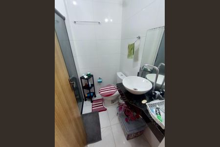 Banheiro  de apartamento para alugar com 2 quartos, 50m² em Copacabana, Belo Horizonte
