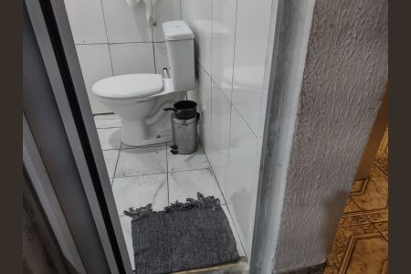 Casa à venda com 40m², 1 quarto e sem vaga Casa à venda com 40m², 1 quarto e sem vagaBanheiro