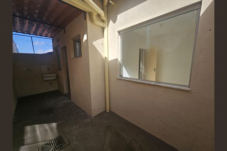 Casa para alugar com 60m², 2 quartos e 1 vaga Casa para alugar com 60m², 2 quartos e 1 vagaÁrea de Serviço