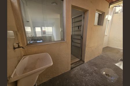 Casa para alugar com 60m², 2 quartos e 1 vaga Casa para alugar com 60m², 2 quartos e 1 vagaÁrea de Serviço