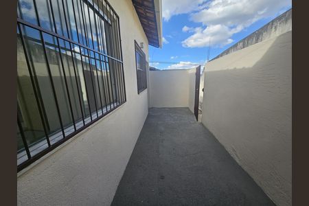 Casa para alugar com 60m², 2 quartos e 1 vaga Casa para alugar com 60m², 2 quartos e 1 vagaVaranda