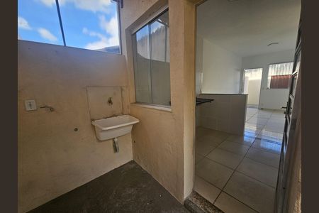 Casa para alugar com 60m², 2 quartos e 1 vaga Casa para alugar com 60m², 2 quartos e 1 vagaBanheiro