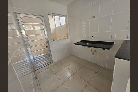 Casa para alugar com 60m², 2 quartos e 1 vaga Casa para alugar com 60m², 2 quartos e 1 vagaBanheiro
