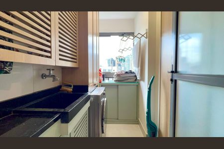 Banheiro de serviço de apartamento à venda com 1 quarto, 47m² em Vila Anglo Brasileira, São Paulo