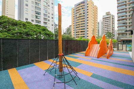 Apartamento à venda com 227m², 3 quartos e 3 vagas Apartamento à venda com 227m², 3 quartos e 3 vagasÁrea comum - Playground