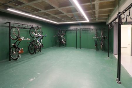 Apartamento à venda com 227m², 3 quartos e 3 vagas Apartamento à venda com 227m², 3 quartos e 3 vagasÁrea comum - Bicicletário