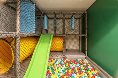 Apartamento à venda com 227m², 3 quartos e 3 vagas Apartamento à venda com 227m², 3 quartos e 3 vagasBrinquedoteca