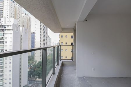 Apartamento à venda com 227m², 3 quartos e 3 vagas Apartamento à venda com 227m², 3 quartos e 3 vagasVaranda da Suíte 1