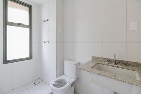Apartamento à venda com 227m², 3 quartos e 3 vagas Apartamento à venda com 227m², 3 quartos e 3 vagasBanheiro da Suíte 2