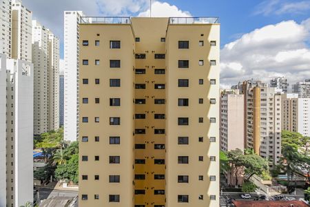 Apartamento à venda com 227m², 3 quartos e 3 vagas Apartamento à venda com 227m², 3 quartos e 3 vagasVista da Suíte 2