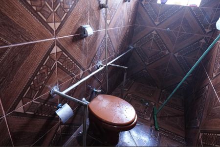Casa à venda com 360m², 5 quartos e 1 vaga Casa à venda com 360m², 5 quartos e 1 vagaBanheiro social