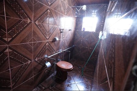 Casa à venda com 360m², 5 quartos e 1 vaga Casa à venda com 360m², 5 quartos e 1 vagaBanheiro social