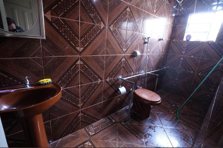 Casa à venda com 360m², 5 quartos e 1 vaga Casa à venda com 360m², 5 quartos e 1 vagaBanheiro social