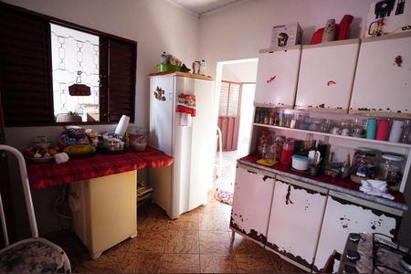 Casa à venda com 360m², 5 quartos e 1 vaga Casa à venda com 360m², 5 quartos e 1 vagaCasa 2 - Cozinha