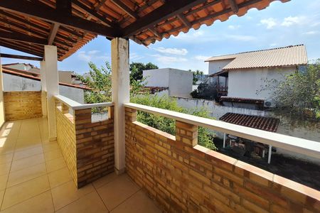 Casa à venda com 360m², 3 quartos e 3 vagas Casa à venda com 360m², 3 quartos e 3 vagasVaranda da suite