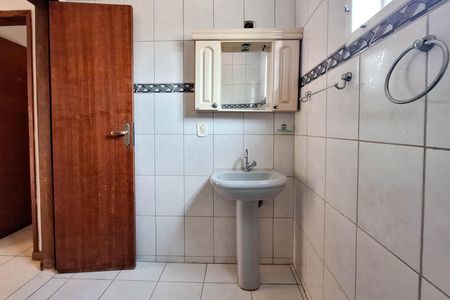 Casa à venda com 360m², 3 quartos e 3 vagas Casa à venda com 360m², 3 quartos e 3 vagasBanheiro Social 2