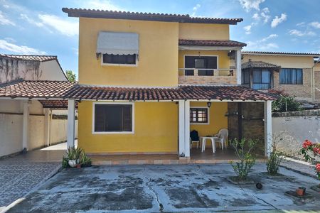 Casa à venda com 360m², 3 quartos e 3 vagas Casa à venda com 360m², 3 quartos e 3 vagasQuintal