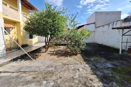 Casa à venda com 360m², 3 quartos e 3 vagas Casa à venda com 360m², 3 quartos e 3 vagasQuintal