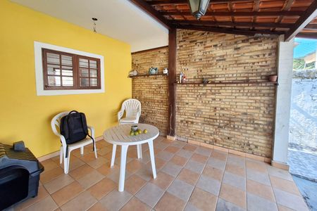 Casa à venda com 360m², 3 quartos e 3 vagas Casa à venda com 360m², 3 quartos e 3 vagasQuintal