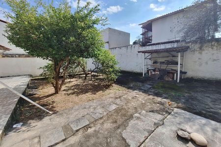 Casa à venda com 360m², 3 quartos e 3 vagas Casa à venda com 360m², 3 quartos e 3 vagasQuintal