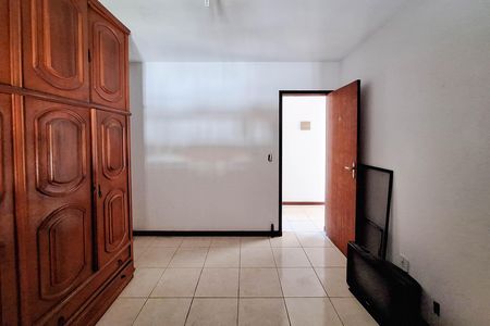 Casa à venda com 360m², 3 quartos e 3 vagas Casa à venda com 360m², 3 quartos e 3 vagasQuarto 2