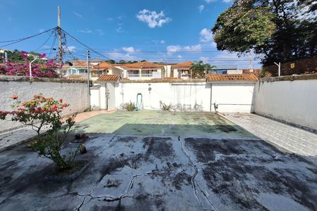 Casa à venda com 360m², 3 quartos e 3 vagas Casa à venda com 360m², 3 quartos e 3 vagasQuintal
