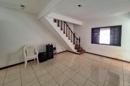 Casa à venda com 360m², 3 quartos e 3 vagas Casa à venda com 360m², 3 quartos e 3 vagasSala