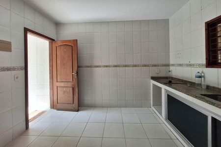 Casa à venda com 360m², 3 quartos e 3 vagas Casa à venda com 360m², 3 quartos e 3 vagasCozinha