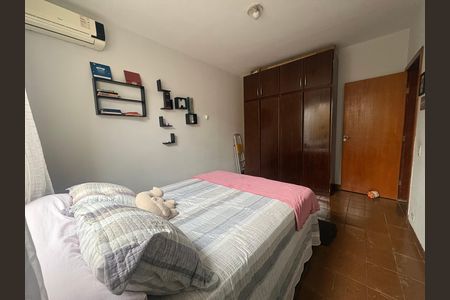 Casa à venda com 442m², 3 quartos e 6 vagas Casa à venda com 442m², 3 quartos e 6 vagasQuarto