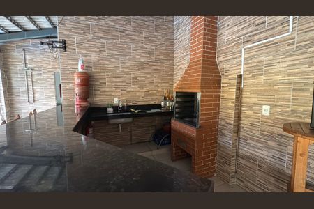 Casa à venda com 442m², 3 quartos e 6 vagas Casa à venda com 442m², 3 quartos e 6 vagasÁrea Comum - Churrasqueira