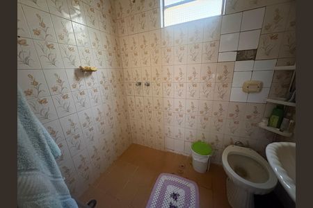 Banheiro da Suíte 2 de casa à venda com 3 quartos, 442m² em Jardim Ana Lúcia, Goiânia