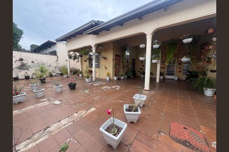 Casa à venda com 442m², 3 quartos e 6 vagas Casa à venda com 442m², 3 quartos e 6 vagasÁrea externa