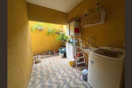 Casa à venda com 442m², 3 quartos e 6 vagas Casa à venda com 442m², 3 quartos e 6 vagasÁrea de Serviço